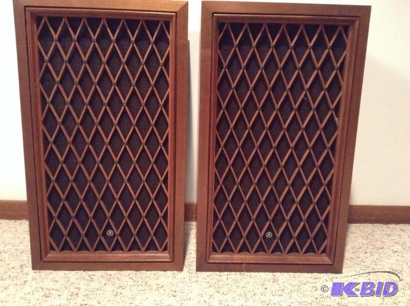 lot 146 image: Vintage Pioneer Speakers in Decorative Walnut Case