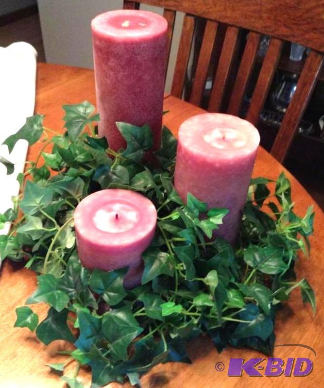 lot 15 image: Three Pillar Candle Centerpiece