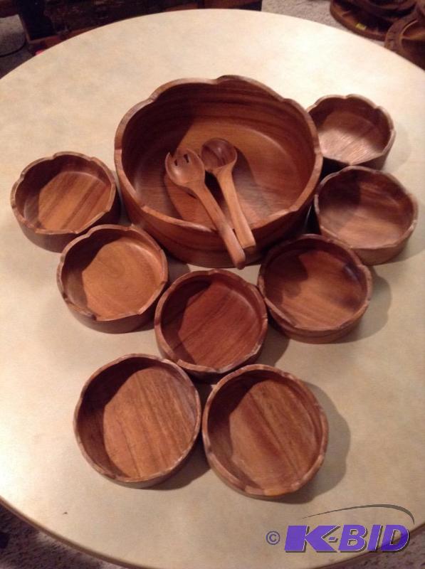 lot 156 image: Wooden Salad Bowl Set