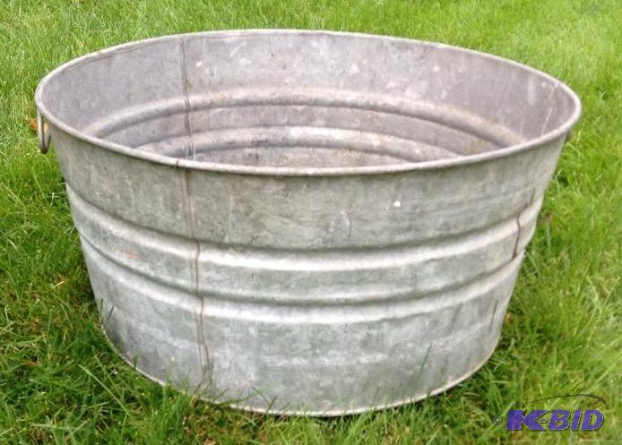 lot 159 image: Galvanized Wash Tub with Handles