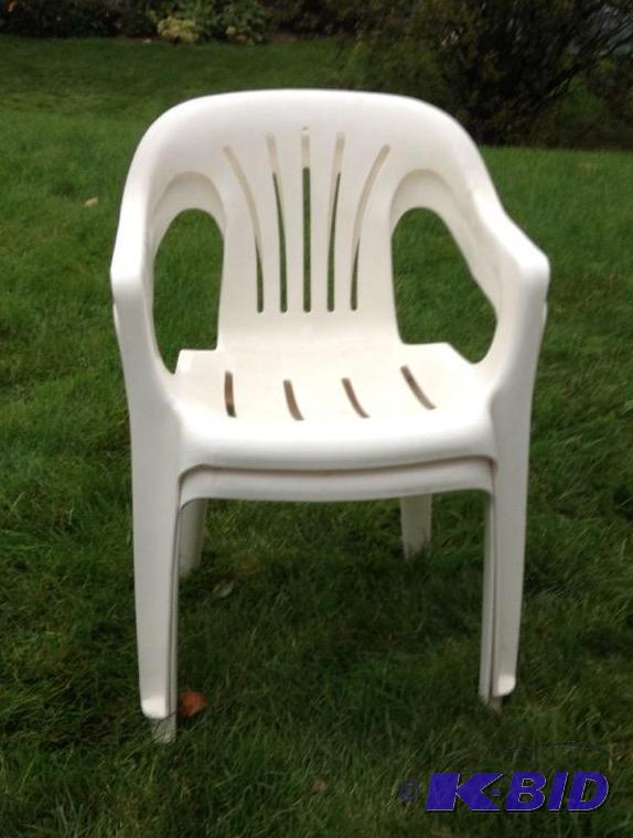 lot 165 image: Pair of White Plastic Chairs