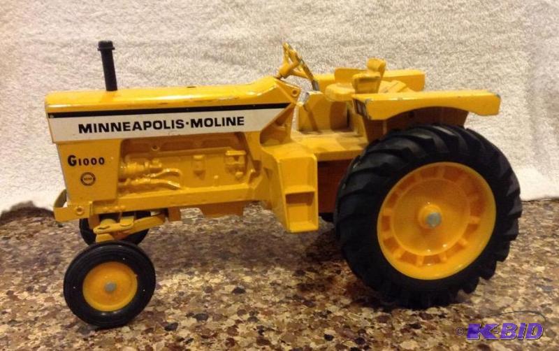 lot 171 image: Minneapolis Moline G1000 Yellow Tractor by Ertl USA