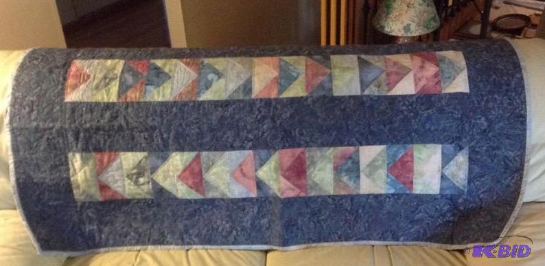 lot 183 image: Handmade Flying Geese Pattern Quilt