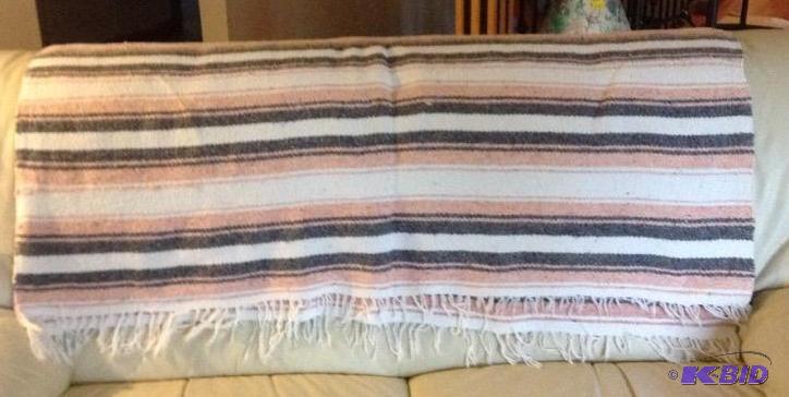 lot 191 image: PinkGreyWhite Cotton Mexican Blanket