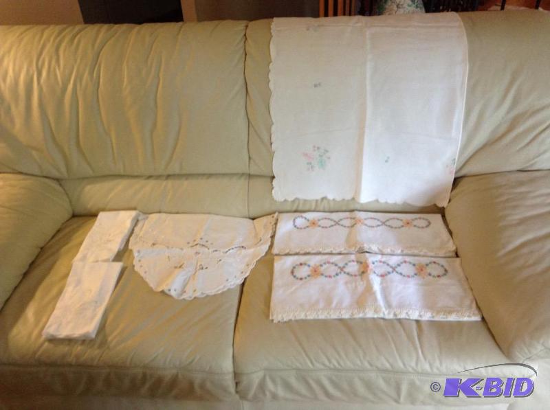 lot 196 image: Assorted Linens