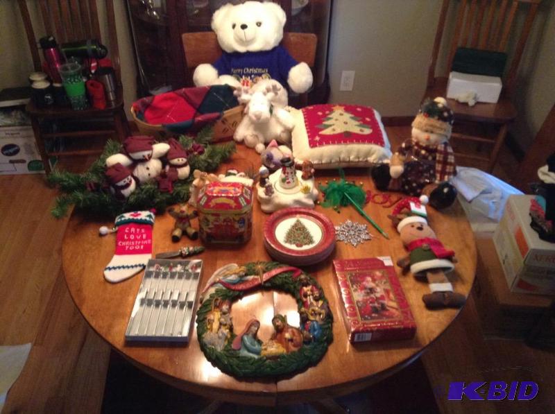 lot 204 image: Lots of Christmas Items