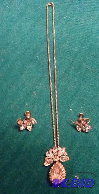lot 208 image: Gorgeous Vintage Rhinestone Necklace and Screw Back Earrings