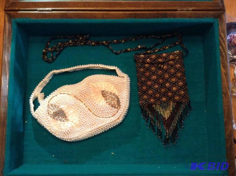 lot 211 image: Lovely Beaded Evening Bags