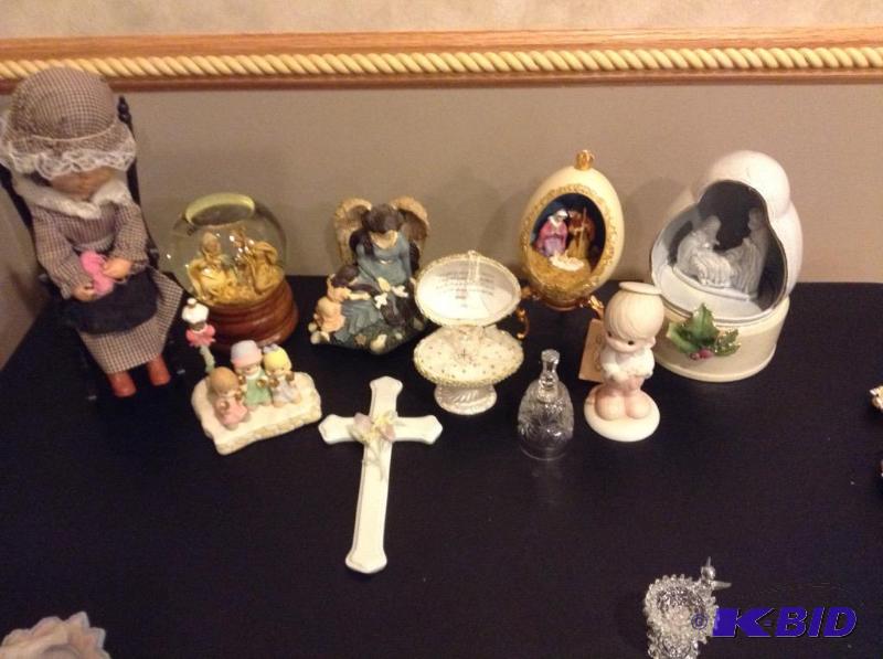lot 249 image: Mostly Religious Collectibles