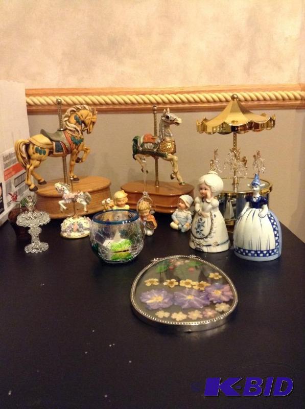 lot 250 image: Variety Mix - Carousel Horses - Figural Bells and More