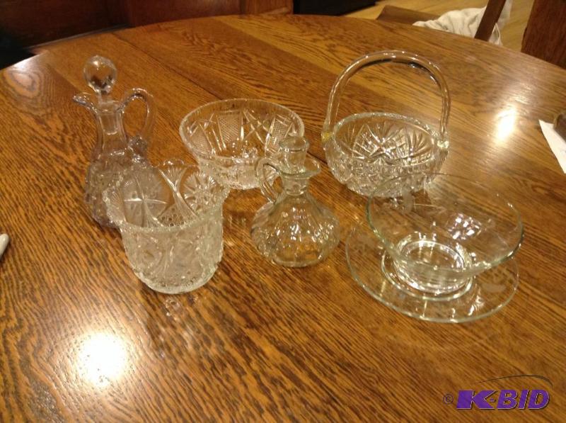 lot 252 image: Pretty Glass and Crystal