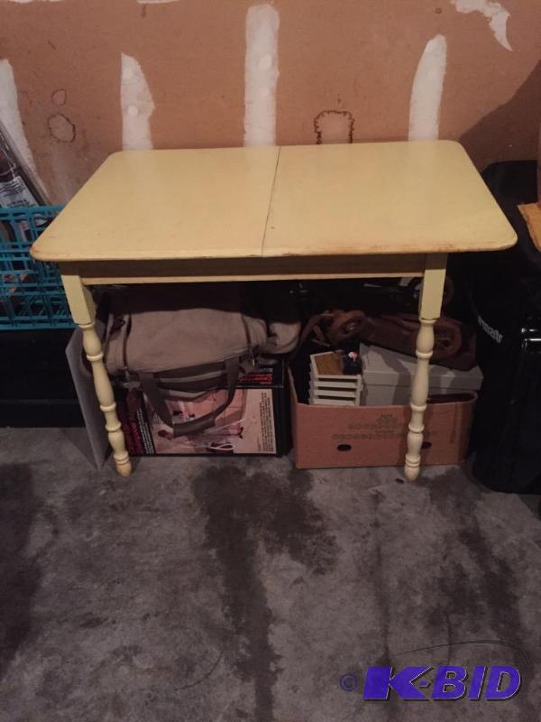 lot 264 image: Vintage Shabby Chic Table - Project