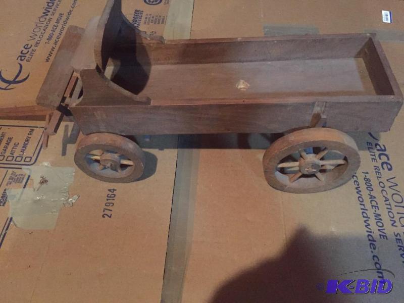 lot 268 image: Nice Little Hand Crafted WagonCart