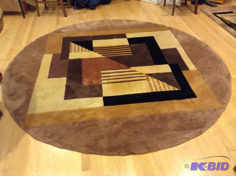 lot 270 image: Gorgeous Round Momeni Wool Area Rug