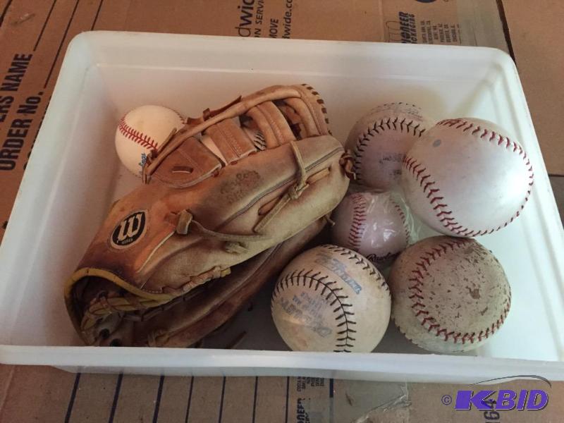 lot 285 image: Play Ball Lot