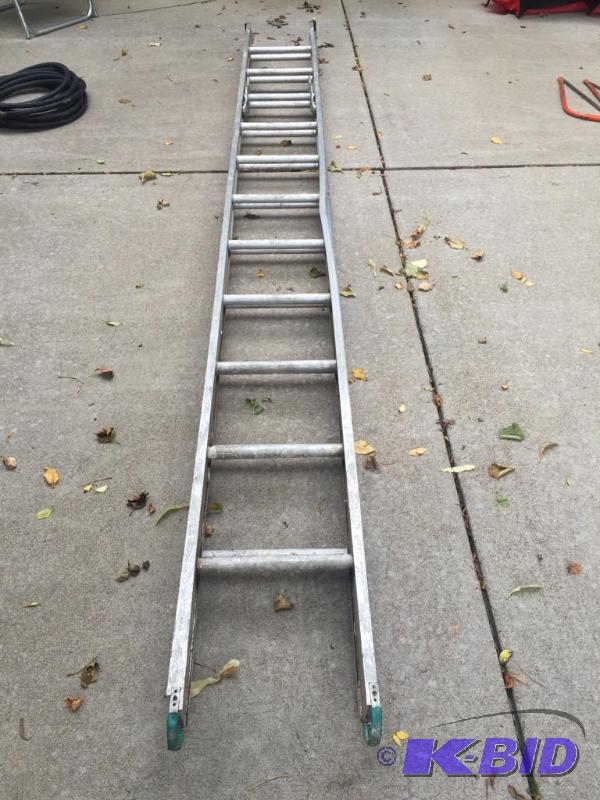 lot 289 image: 24 Aluminum Extension Ladder