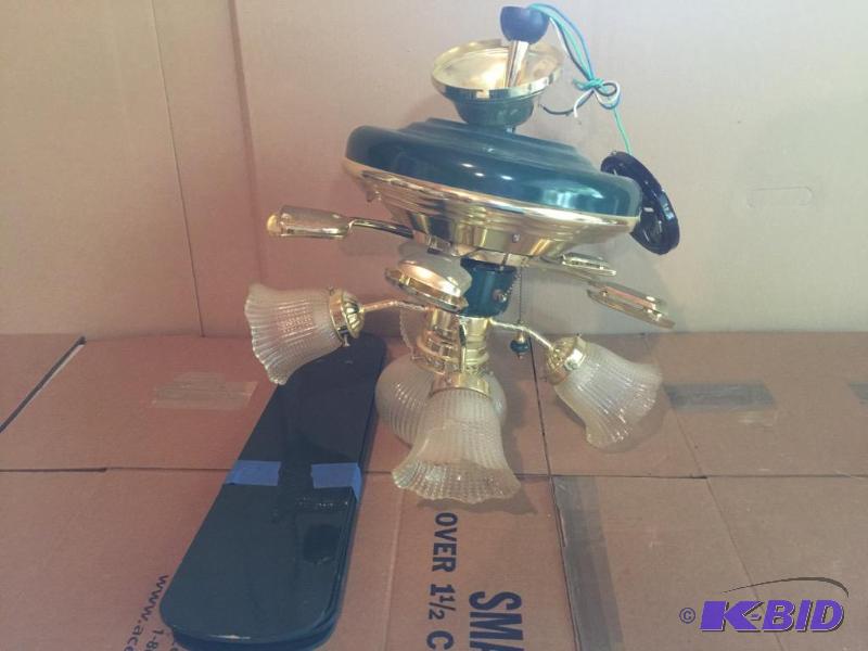 lot 301 image: Brass and Hunter Green Ceiling Fan with Light