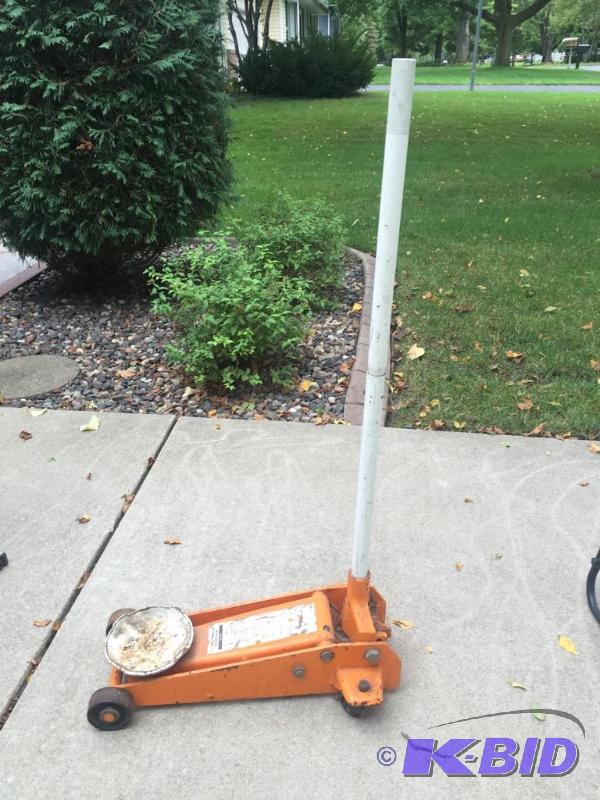 lot 305 image: 2 14 Hydraulic Floor Jack