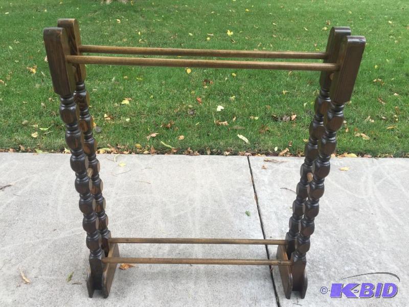 lot 309 image: Quilt Rack