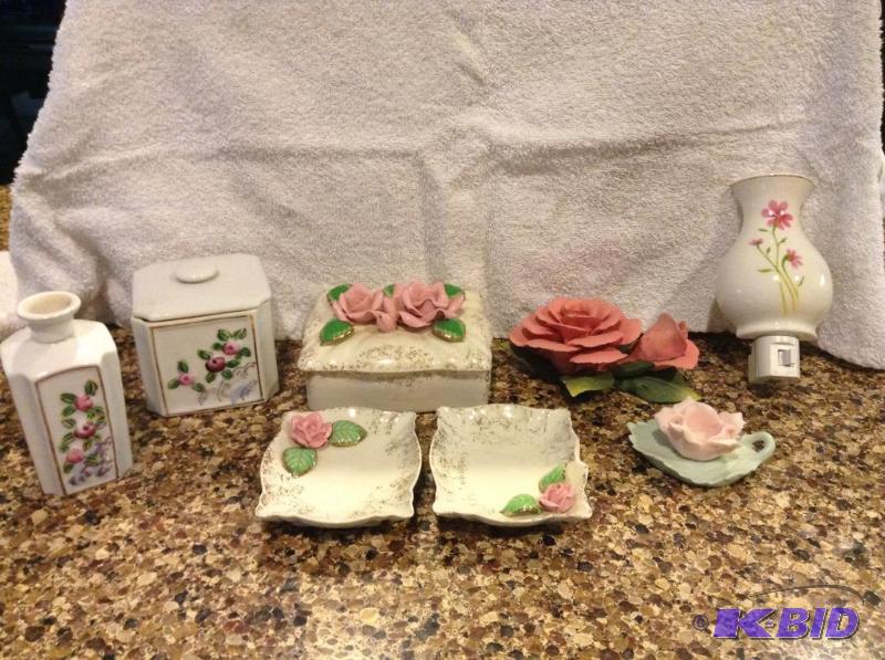 lot 322 image: Pretty Ceramics - Most with Roses