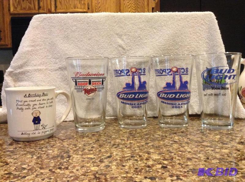lot 323 image: Bud & Bud Light Beer Glasses and a Birthday Mug