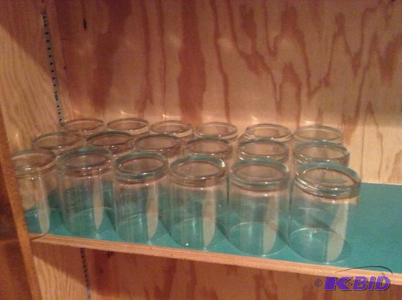 lot 33 image: Bar Drinkware