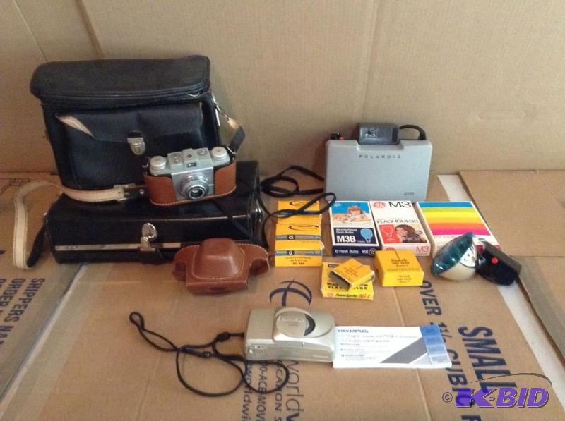 lot 336 image: Vintage Camera Equipment