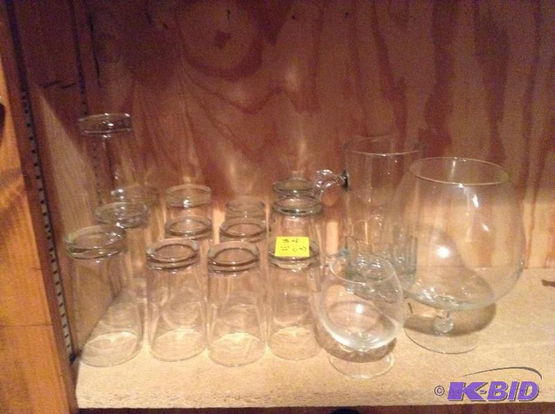 lot 34 image: Variety of Barware Glasses