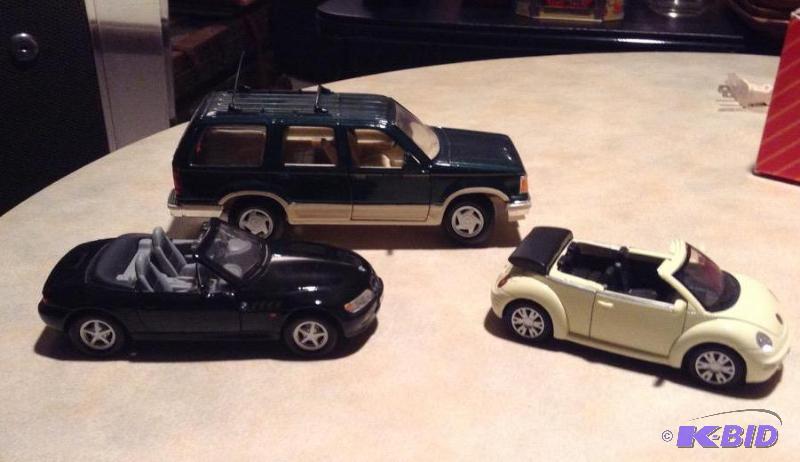 lot 53 image: More Collectible Miniature Cars