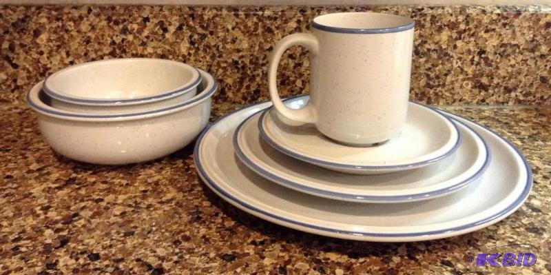 lot 69 image: Fine Set of Thomas Germany (Rosenthal) Dinnerware