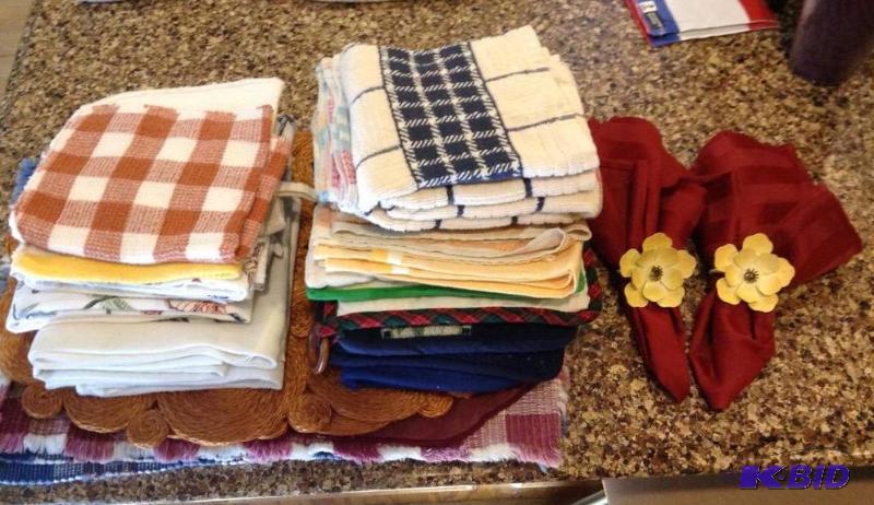 lot 72 image: Miscellaneous Kitchen Linens