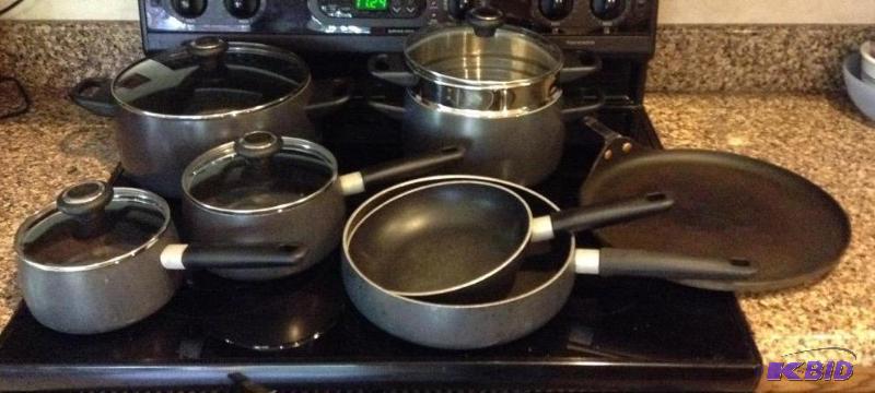 lot 84 image: Pampered Chef Cookware Set