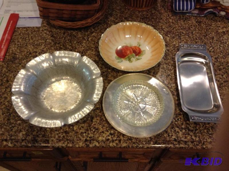 lot 87 image: Kitchen Serving Items