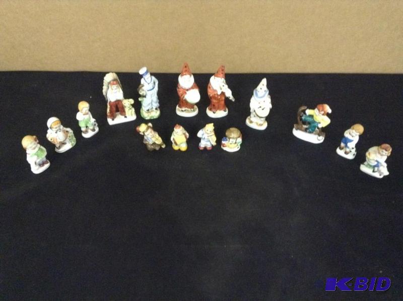 lot 15 image: Collection Occupied Japan PeopleClown Figurines