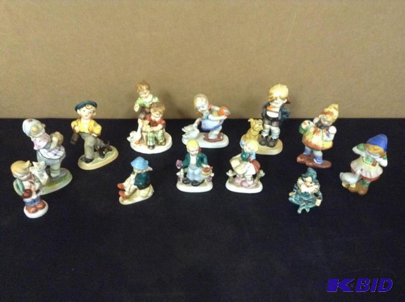 lot 17 image: Hummel Type Occupied Japan Figurines