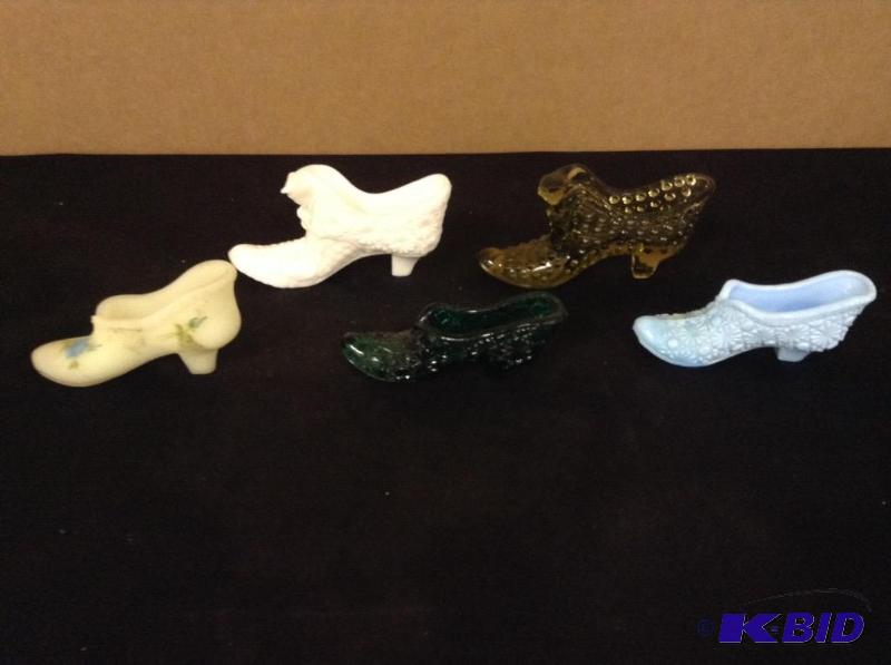 lot 19 image: Fenton Glass Shoes