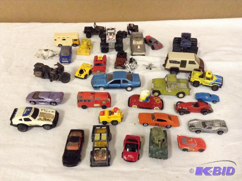 lot 37 image: Group Toy Cars