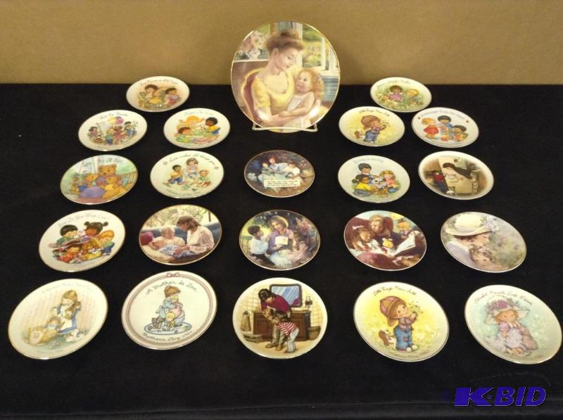 lot 40 image: Avon Collector Mothers Day Plates