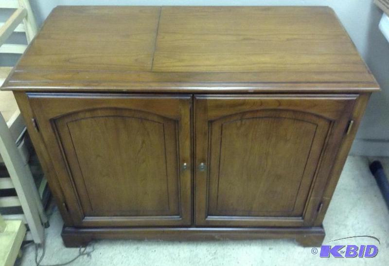 lot 53 image: Beautiful Ravenwood Hi Fi Cabinet -Garrard Turntable