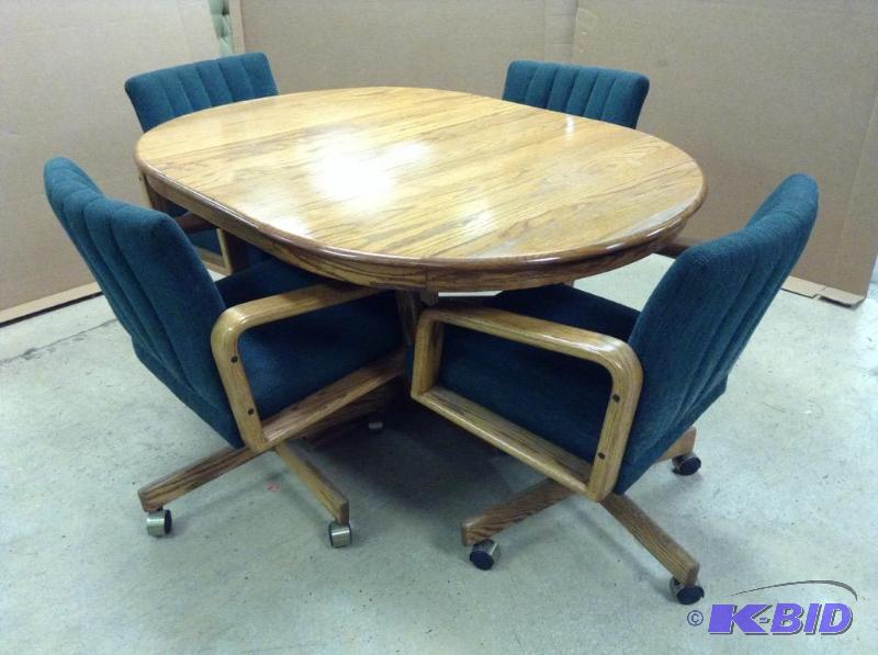lot 8 image: OakTable Set Table with 4 Chairs