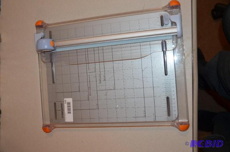 lot 116 image: Fiskars&nbsppaper cutter...