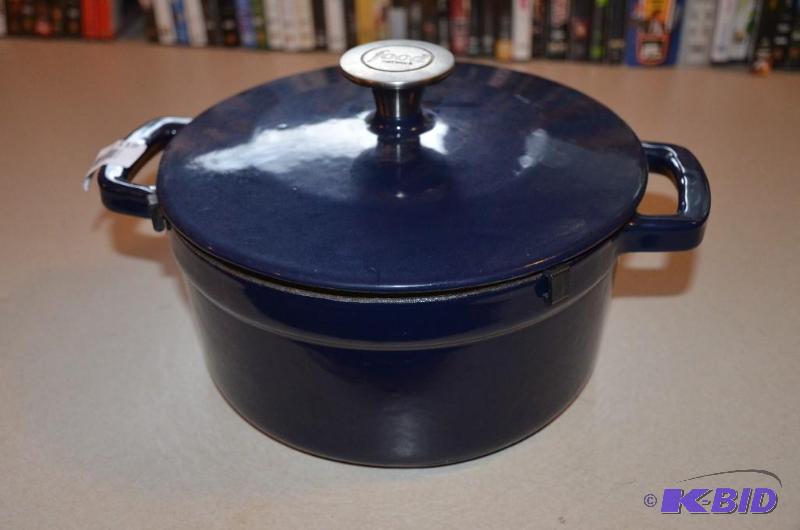 lot 118 image: Enamel Porcelain Cast Iron pot with lid ...