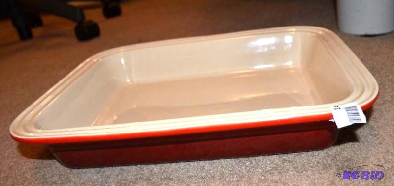 lot 124 image: Lecreuset 14x12x2.5 casserole pan...