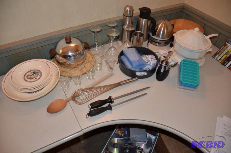 lot 128 image: Lot of Kitchen items including   Soup Tureen...