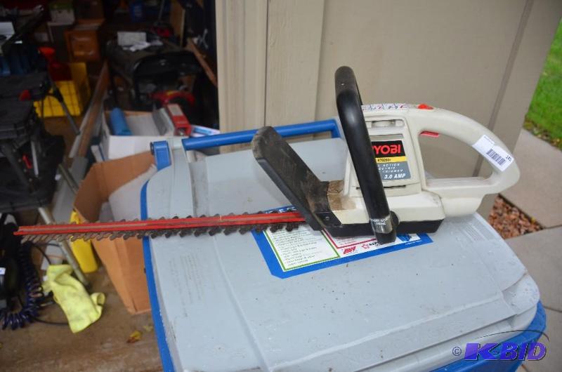 lot 145 image: Ryobi Dual Action Electric hedge trimmer HT92...