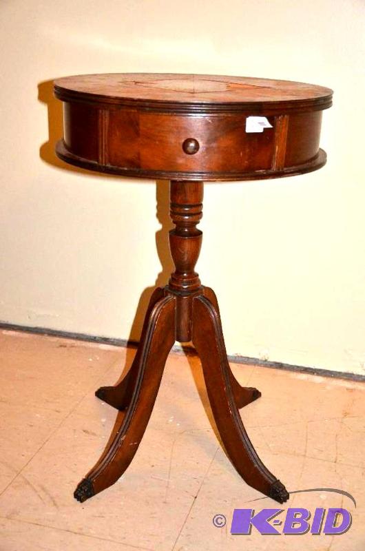 lot 16 image: Small claw foot parlor table. Top is not moun...