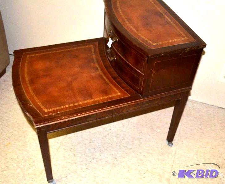 lot 17 image: Columbia&nbspbrand&nbspGenuine Mahogany Lea...