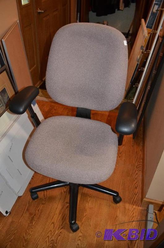 lot 181 image: Herman miller chair...