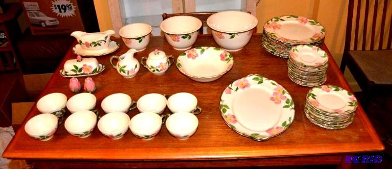 lot 192 image: Large collection of FRANCISCAN EARTHENWARE - ...