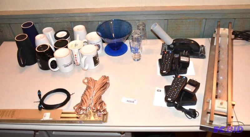 lot 200 image: Group of Electronic and kitchen items includi...